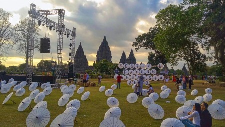 Festival Payung Indonesia di Candi Prambanan