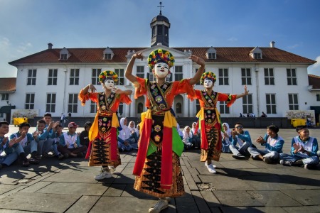 Pertunjukan Tari Topeng Di Kota Tua Jakarta