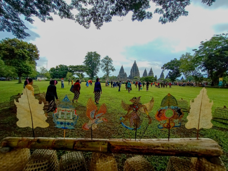 Festival Gunungan di Candi Prambanan