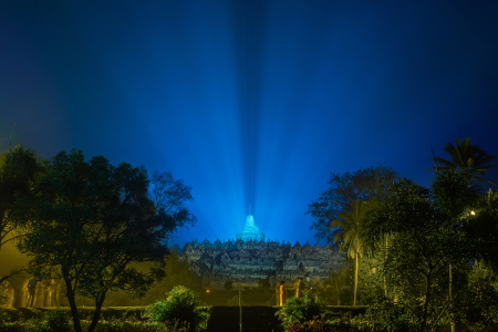 Candi Borobudur di Malam Hari