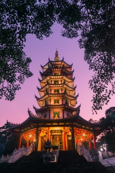 Pagoda Avalokiteswara dalam bingkai