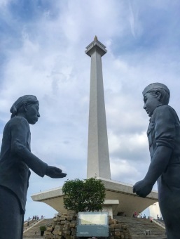 Dua Patung Pahlawan Nasional dan Monumen Nasional