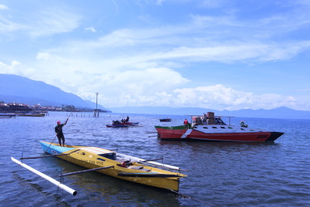 Transportasi Perahu Danau Matano
