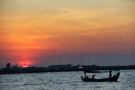 Nelayan Jakarta di Suatu Senja