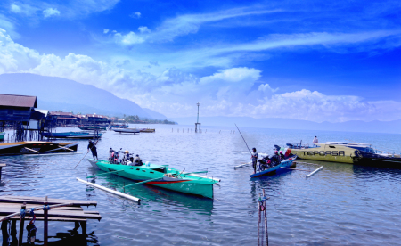 Transportasi Perahu Danau Matano