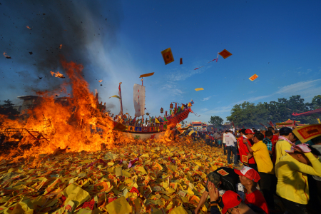 Festival Bakar Tongkang yang mendunia