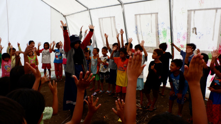 Trauma Healing Tempay pengungsian Anak Kota Palu