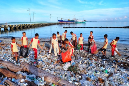 Majukan Negeri dengan menjaga laut dari sampah plastik
