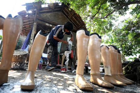 PRODUKSI KAKI PALSU