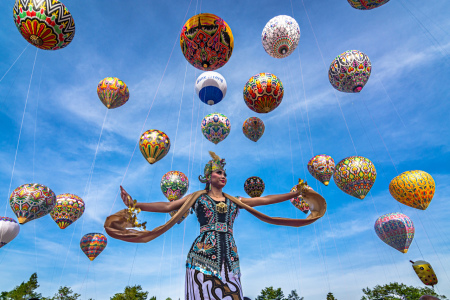 Tari Lengger dan Festival Balon