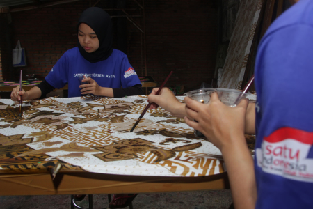 Kampung wisata batik  tulis Anjanie batik galeri desa sejahtera Astra