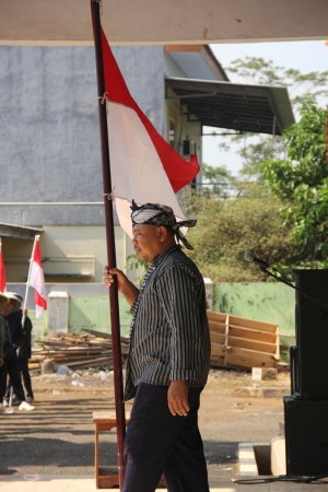 Kepala Desa dan Merah Putih