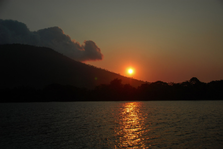 Senja di pulau sebesi lampung selatan indonesia