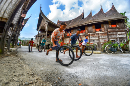 Potret Permainan Anak Negri Seribu Rumah Gadang