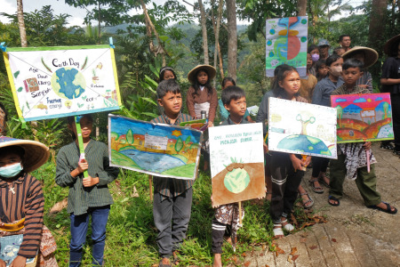Saba Wana Tumbuhkan Anak Peduli Lingkungan