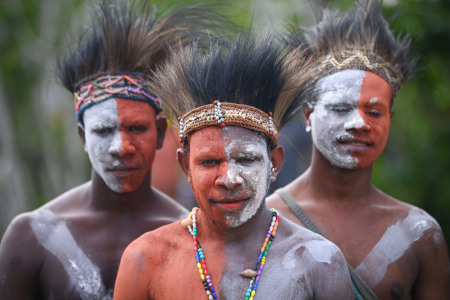 Pemuda-pemuda Suku Asmat Papua Selatan
