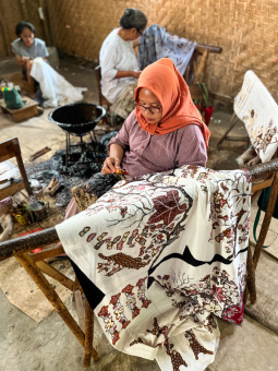 Pengrajin Batik Trusmi