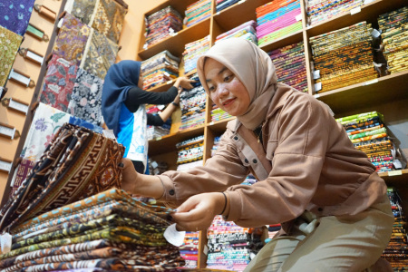 Millenial Bangkitkan UMKM Batik
