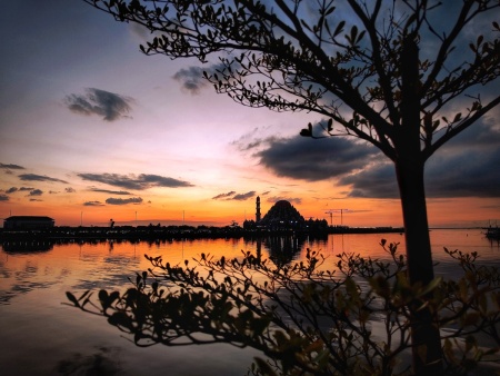 senja dipantai losari