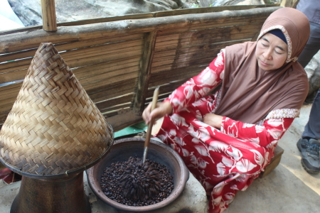 Menggoseng Kopi