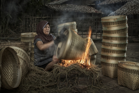 Membakar Bulu Bambu