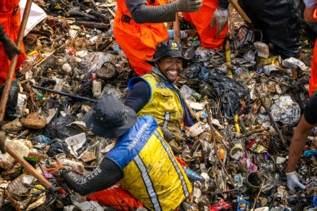 Semangat Para Pejuang Lingkungan, Berjibaku Dengan Sampah