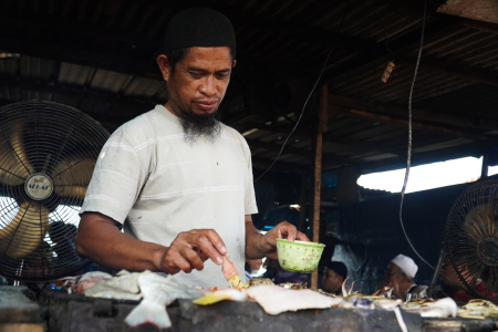 Penjual Ikan Bakar di Pasar Beba
