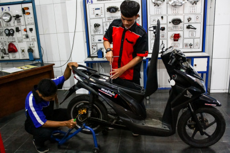 Siswa SMK konversi motor BBM ke listrik