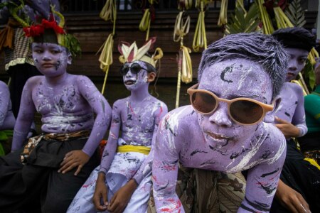 Tradisi Ngerebeg di Bali
