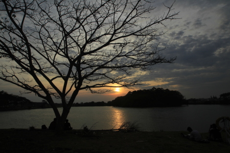 Senja di Danau....