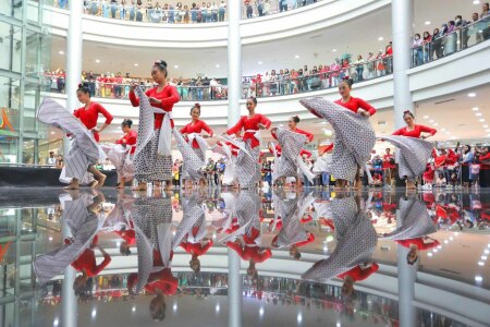 Tarian Nusantara di Mall