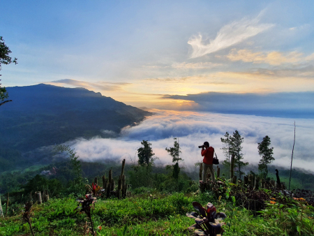 Mengabadikan Lolai