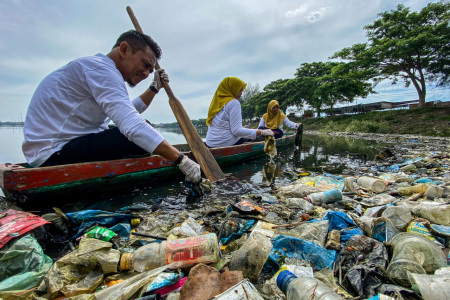 Aksi Peduli Lingkungan Dari Sampah Plastik