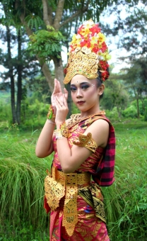 Penari Tradisional Indonesia
