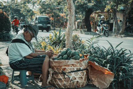 Menunggu Pembeli