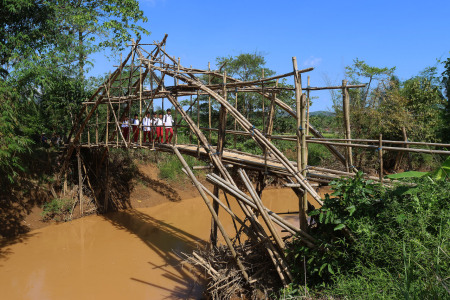 Jembatan Bambu Penghubung Desa