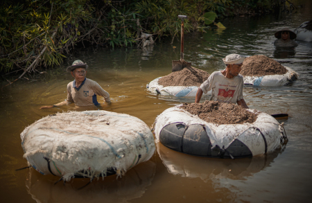 Penambang Pasir Tradisional