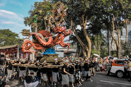 Tradisi ogoh ogoh Bali