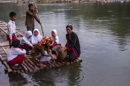 Menebar Bibit Ikan untuk Masa Depan