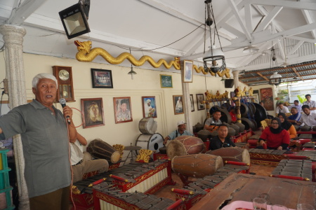 Semagat Guru Belajar Gamelan