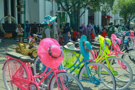 Pelestari Sepeda Ontel di Kota Tua