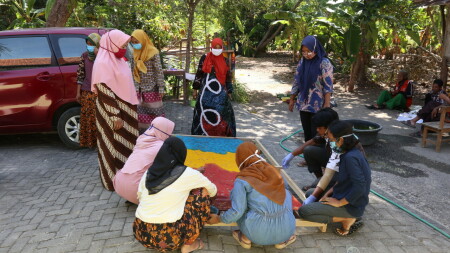 Pelatihan Membatik Bersama Warga Desa Patengteng