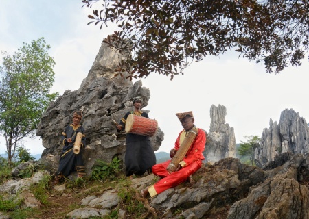 Talempong botuang, musik tradisional.