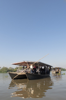 Perahu Penyeberangan Sungai Jeneberang