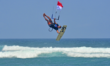 Semangat Atlet Kite Surfing