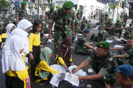 Belajar Menorehkan Malam