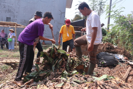 Membuat Pupuk Kompos Untuk Jaga Lingkungan