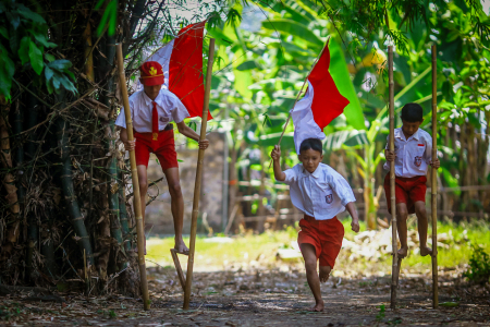 Menjunjung Merah Putih