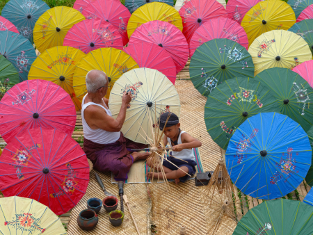 mebuat payung tradisional