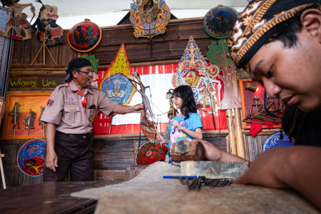 Belajar Wayang Kulit, Wayang Suket, dan proses pembuatannya sebagai pewaris budaya bangsa
